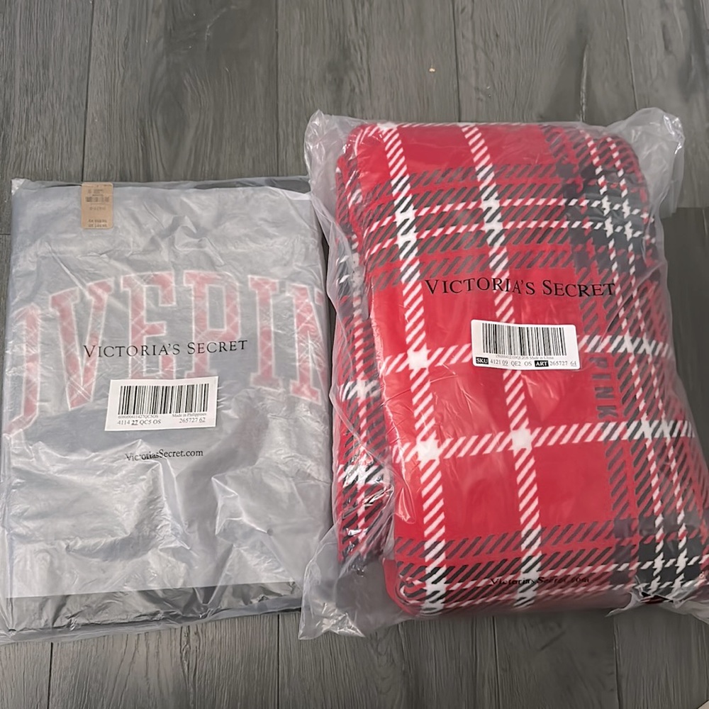 NWT VS matching blanket & tote